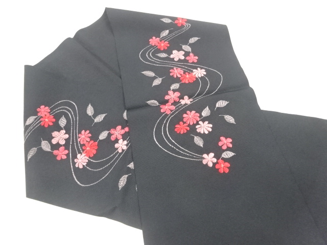 未使用品　流水に花模様刺繍半衿